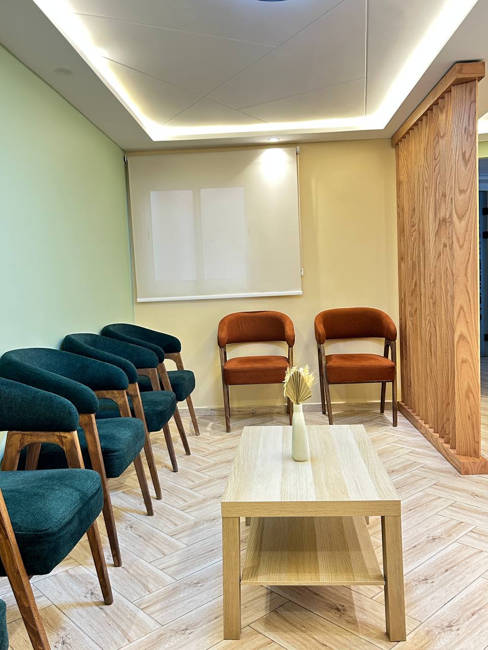 Salle d'attente confortable du Centre Dentaire Harmony Tanger